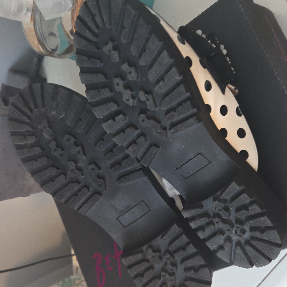 Betsey Johnson Women's Polka Dot Dress Mules with Floral Bow Accents 🤍🖤 - Picture 3 of 5